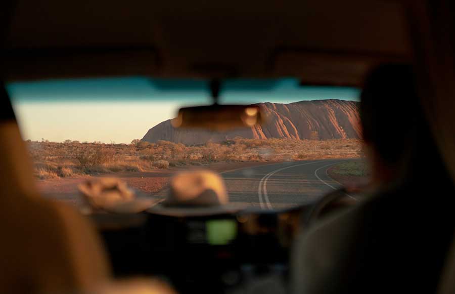 Comment accéder à Uluru : avion, route ou circuit organisé ?